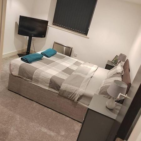 Lovely 1 Bedroom Apartment With Free Parking & Gym Kirkburton 外观 照片