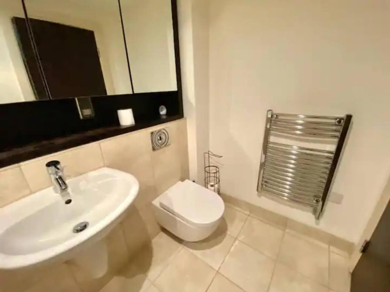 Lovely 1 Bedroom Apartment With Free Parking & Gym Kirkburton 外观 照片