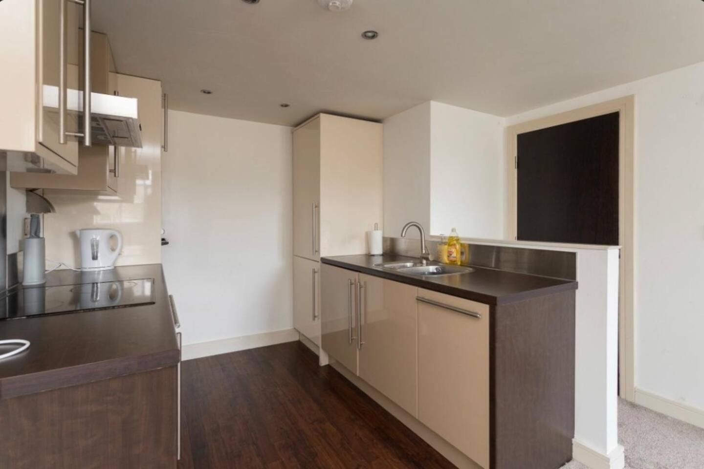 Lovely 1 Bedroom Apartment With Free Parking & Gym Kirkburton 外观 照片