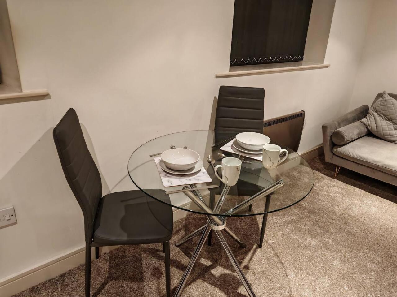Lovely 1 Bedroom Apartment With Free Parking & Gym Kirkburton 外观 照片